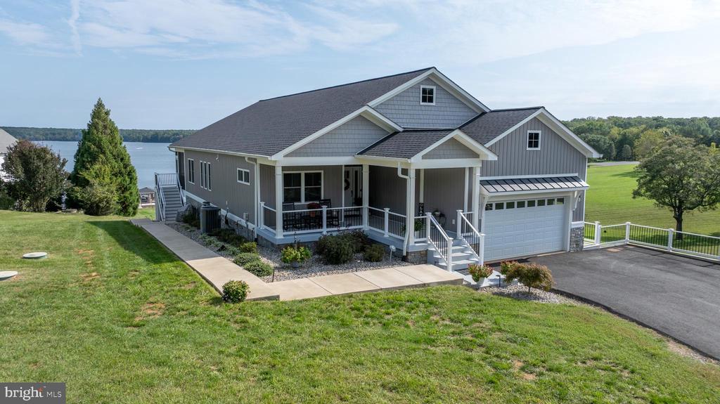 1098 OAK GROVE DRIVE
