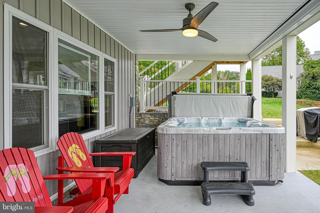 1098 OAK GROVE DRIVE