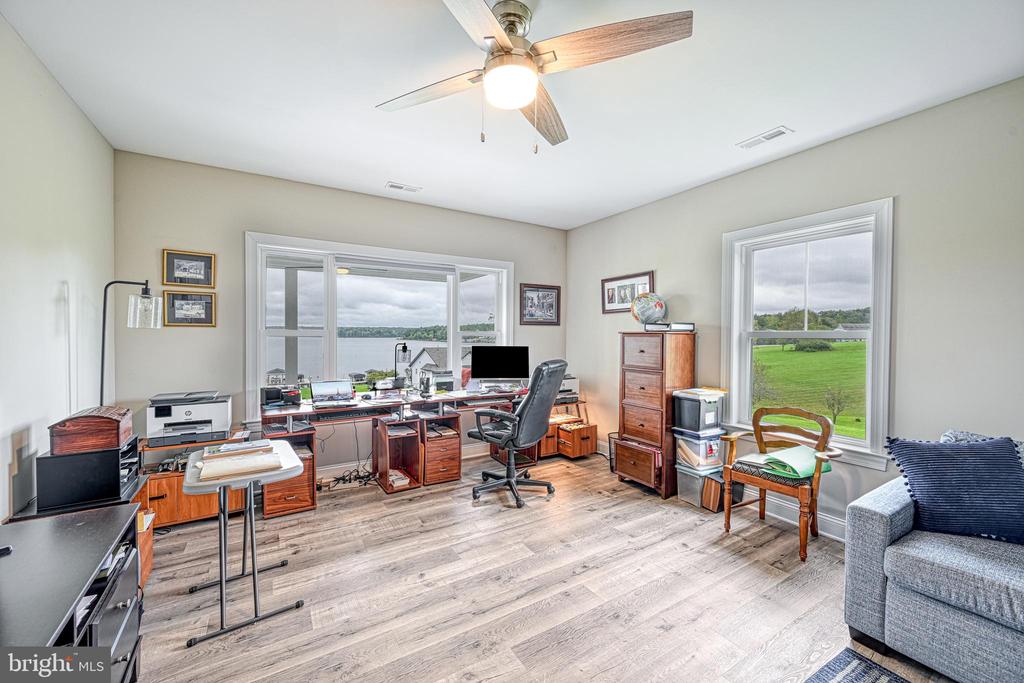 1098 OAK GROVE DRIVE