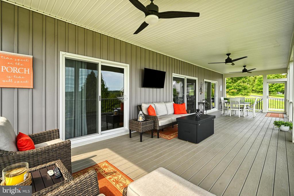 1098 OAK GROVE DRIVE