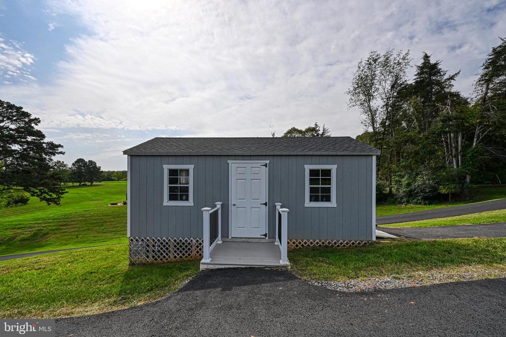 1098 OAK GROVE DRIVE