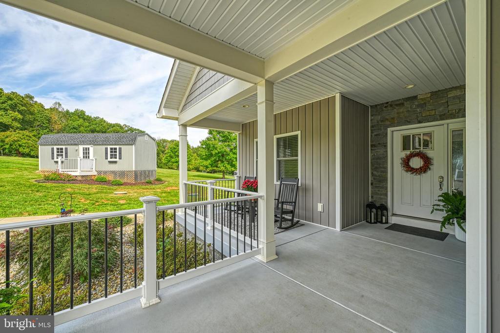 1098 OAK GROVE DRIVE