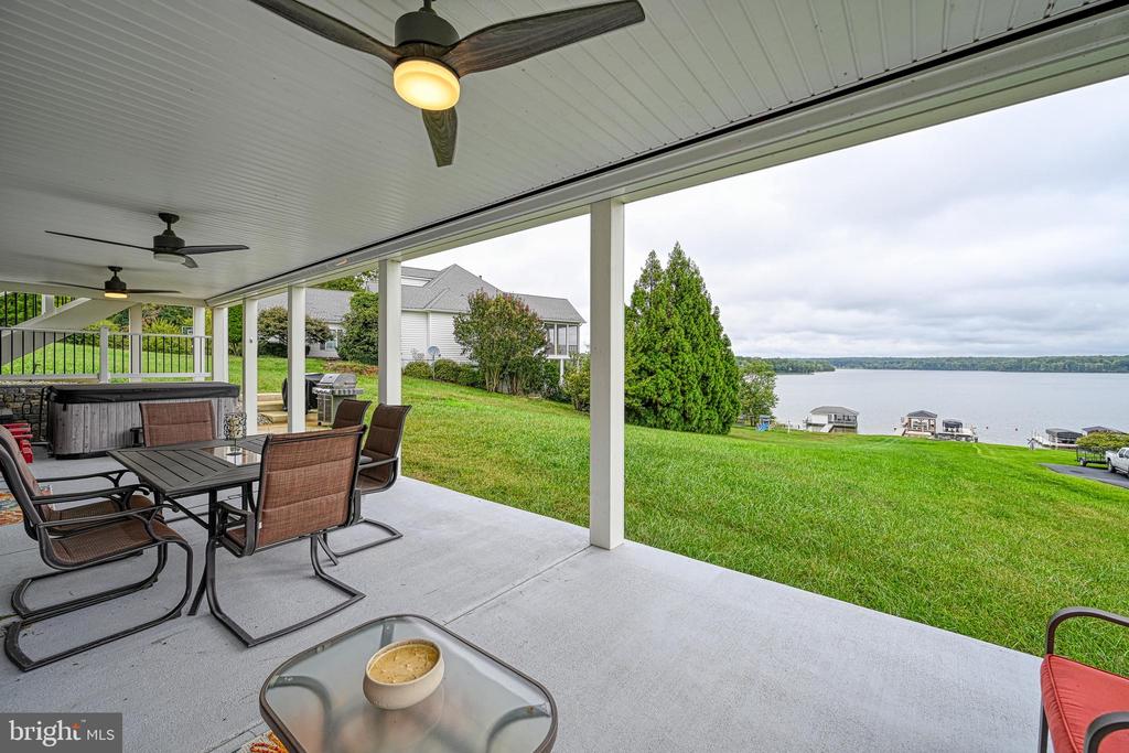 1098 OAK GROVE DRIVE