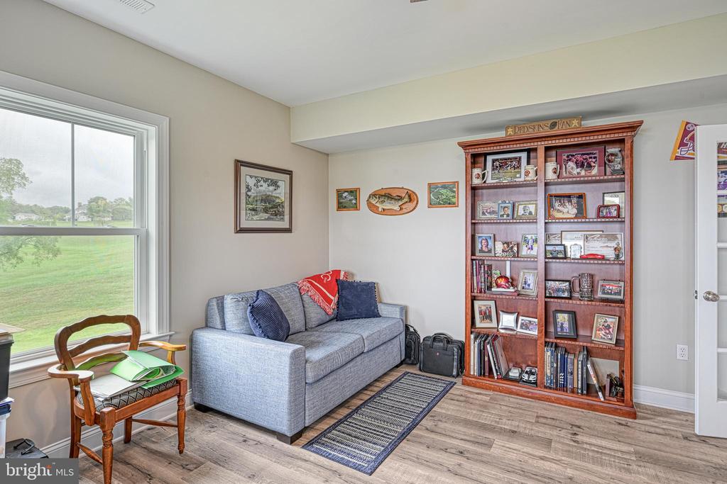 1098 OAK GROVE DRIVE