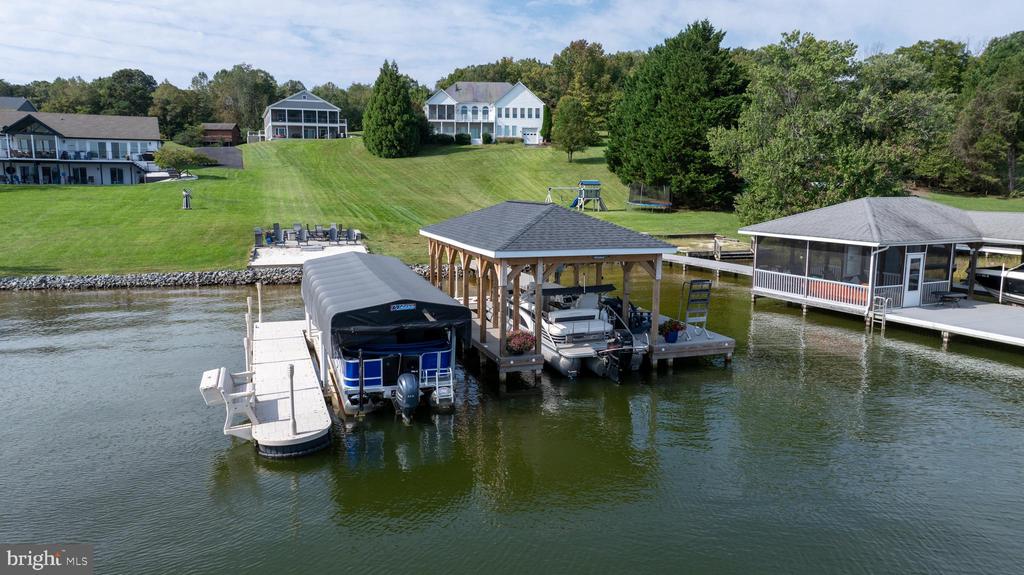 1098 OAK GROVE DRIVE