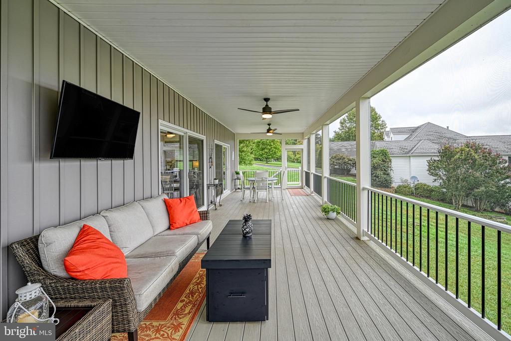 1098 OAK GROVE DRIVE