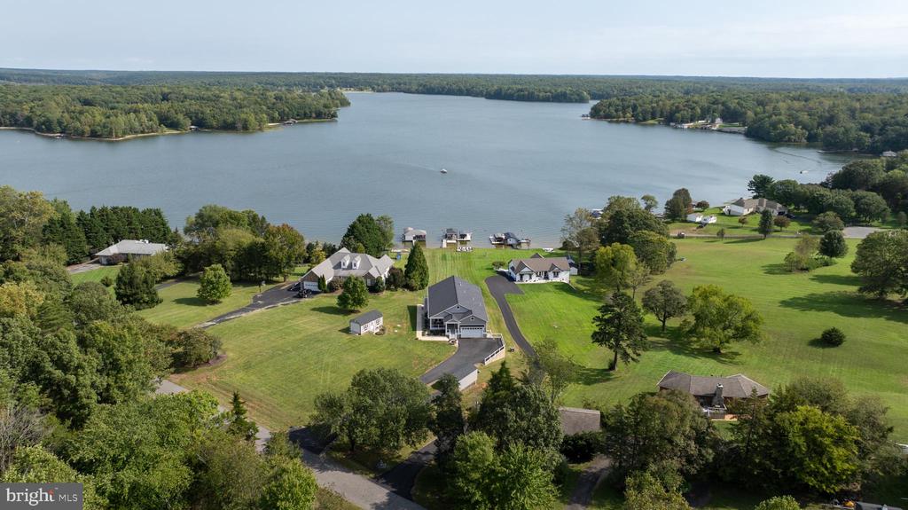 1098 OAK GROVE DRIVE
