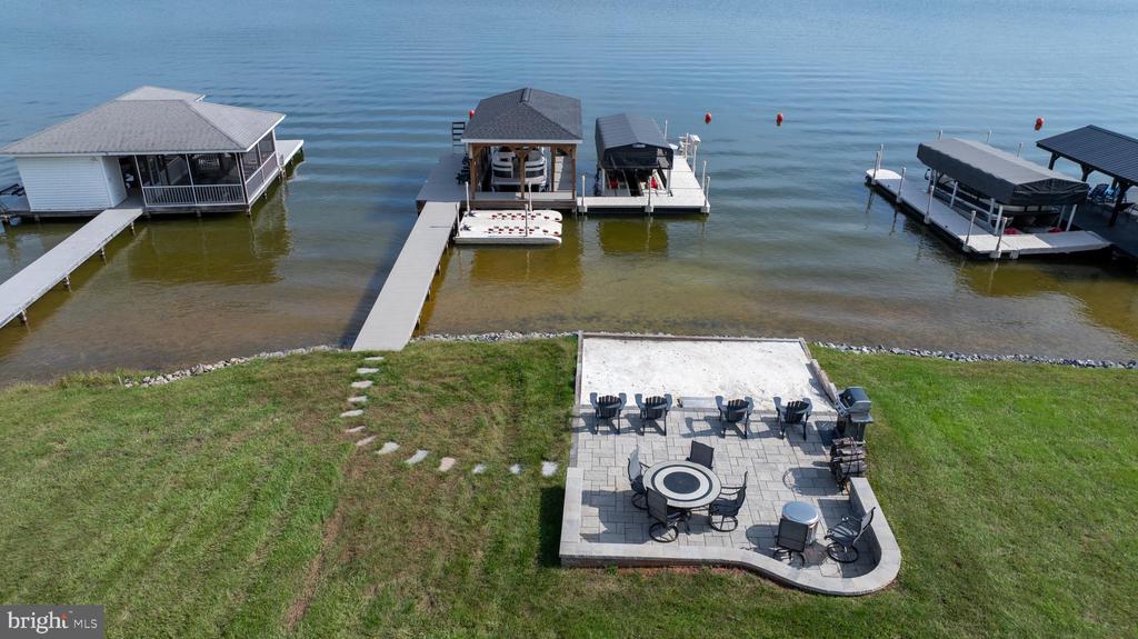1098 OAK GROVE DRIVE