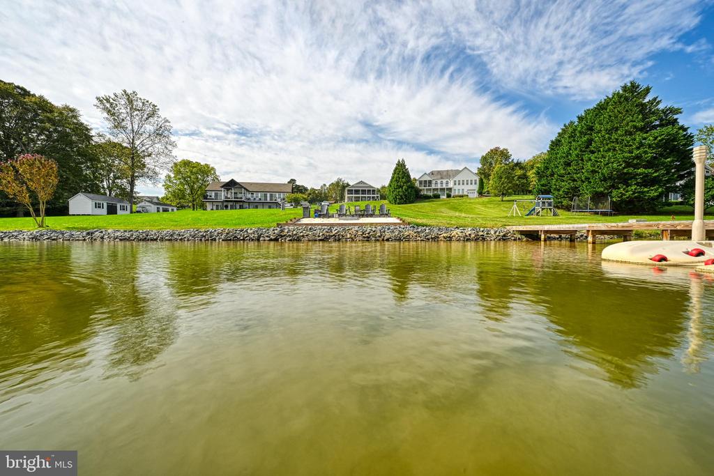 1098 OAK GROVE DRIVE