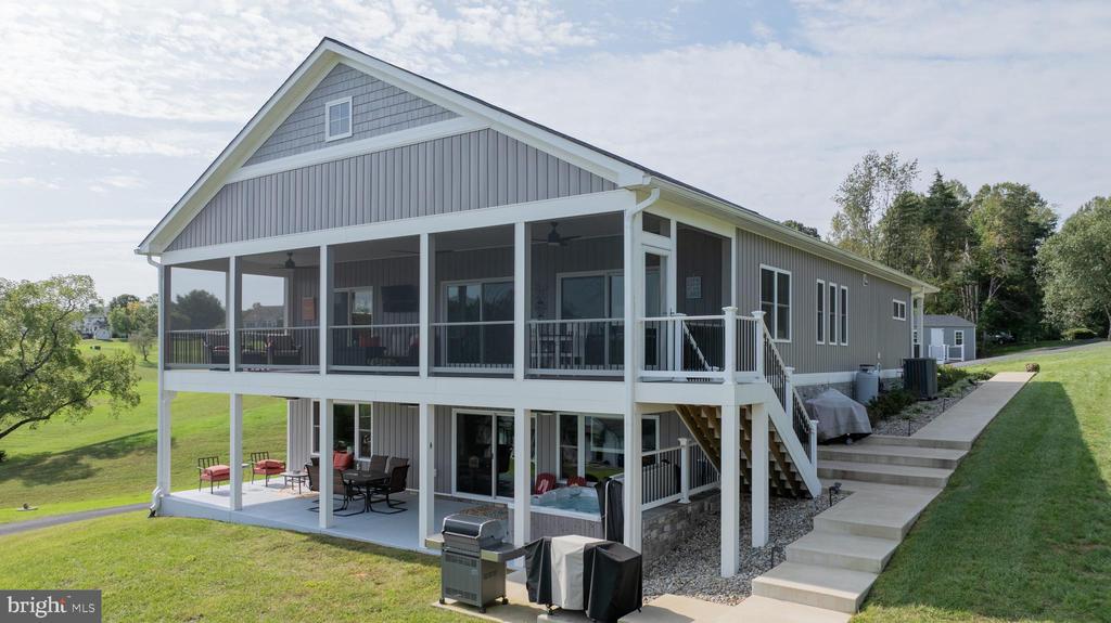 1098 OAK GROVE DRIVE