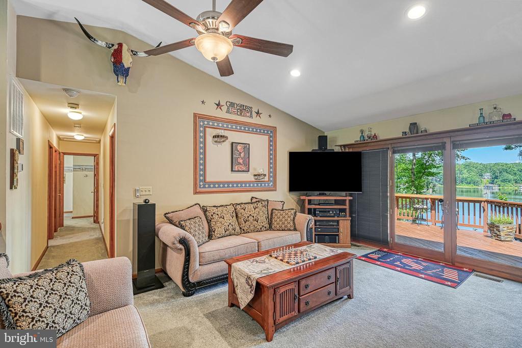 958 PINE HARBOUR