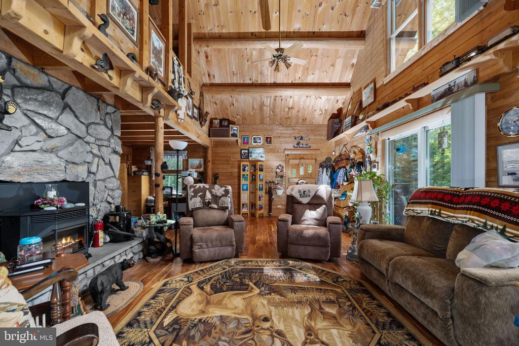 2316 VALENTINE DRIVE