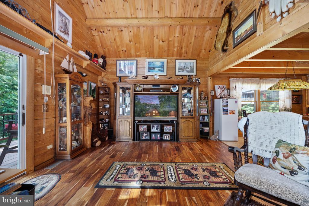 2316 VALENTINE DRIVE