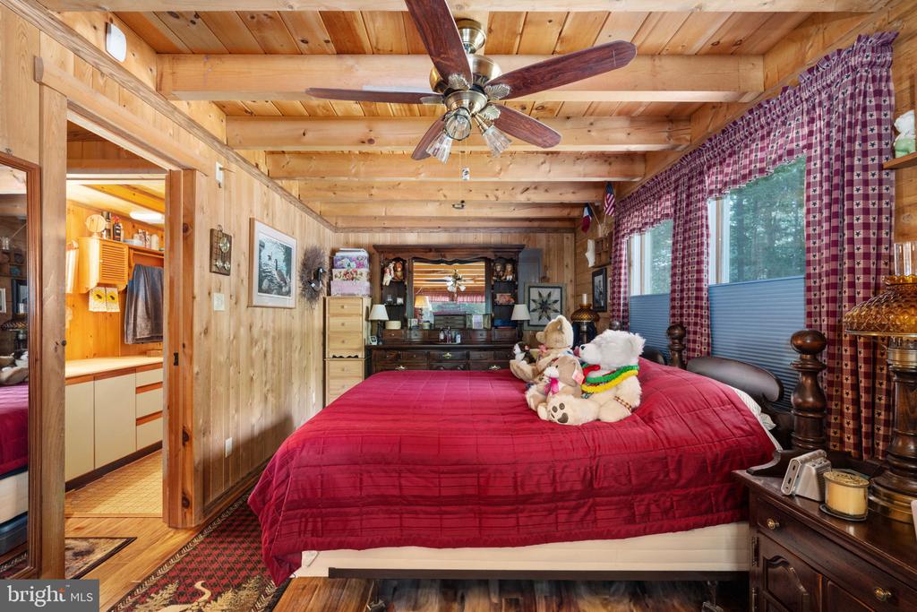 2316 VALENTINE DRIVE