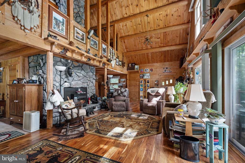 2316 VALENTINE DRIVE