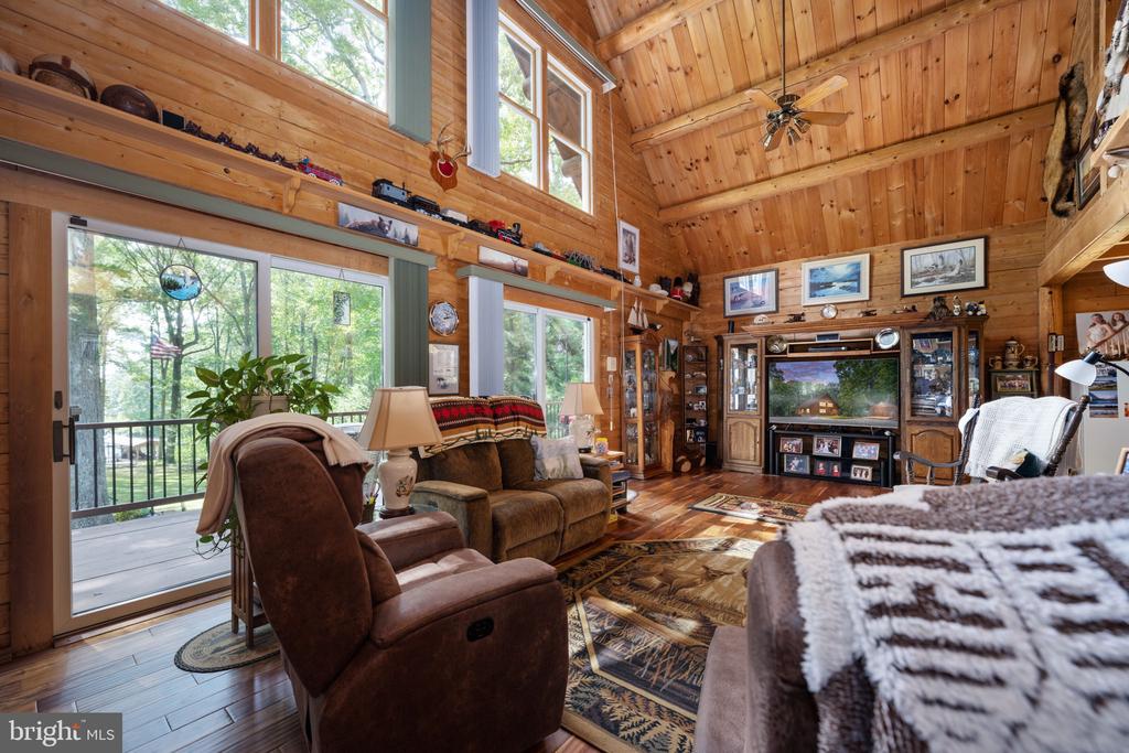 2316 VALENTINE DRIVE