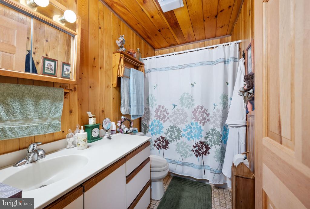 2316 VALENTINE DRIVE