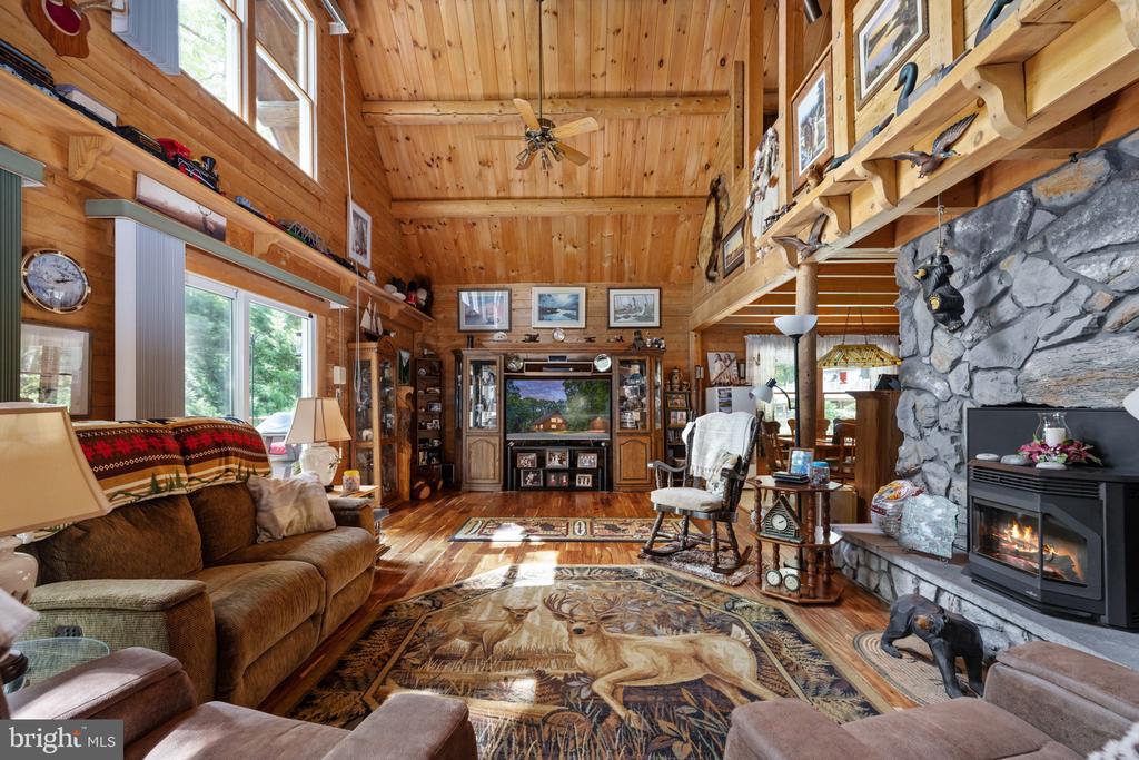 2316 VALENTINE DRIVE