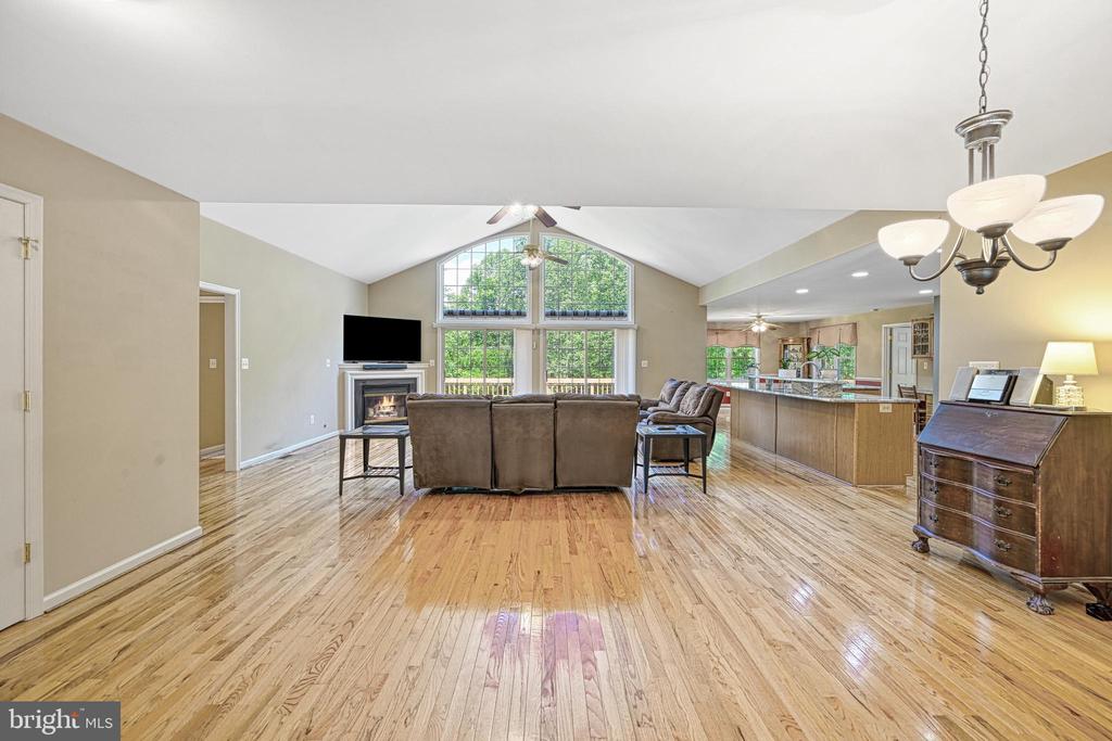 2406 VALENTINE DRIVE