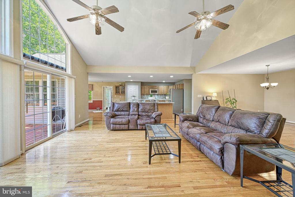 2406 VALENTINE DRIVE