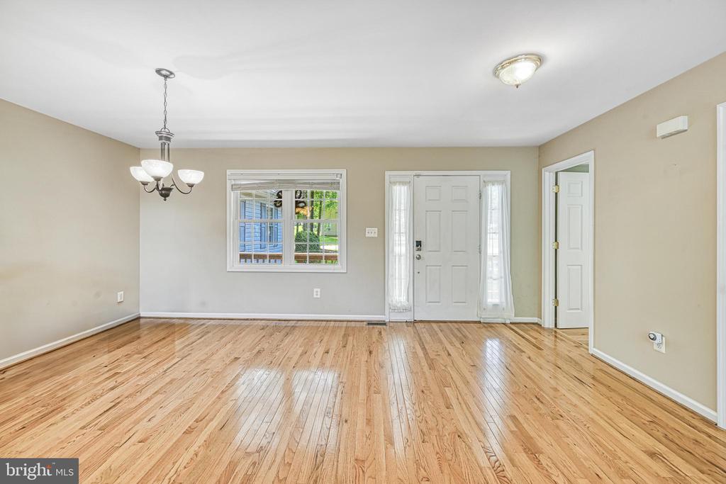 2406 VALENTINE DRIVE