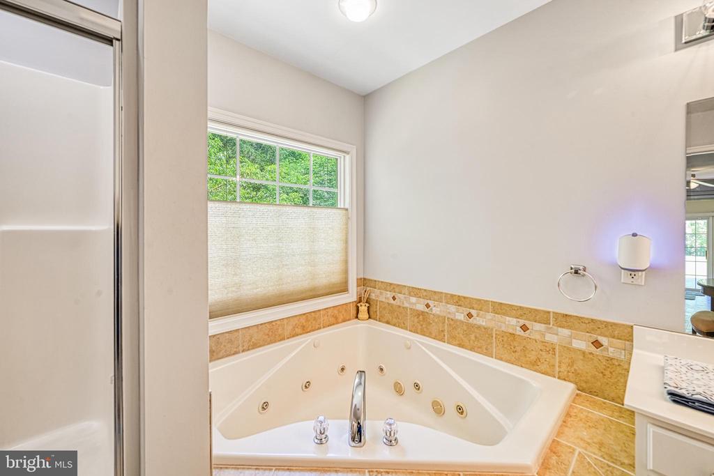 2406 VALENTINE DRIVE
