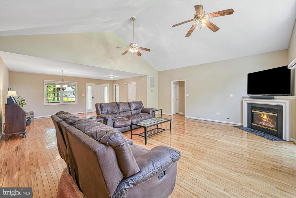 2406 VALENTINE DRIVE