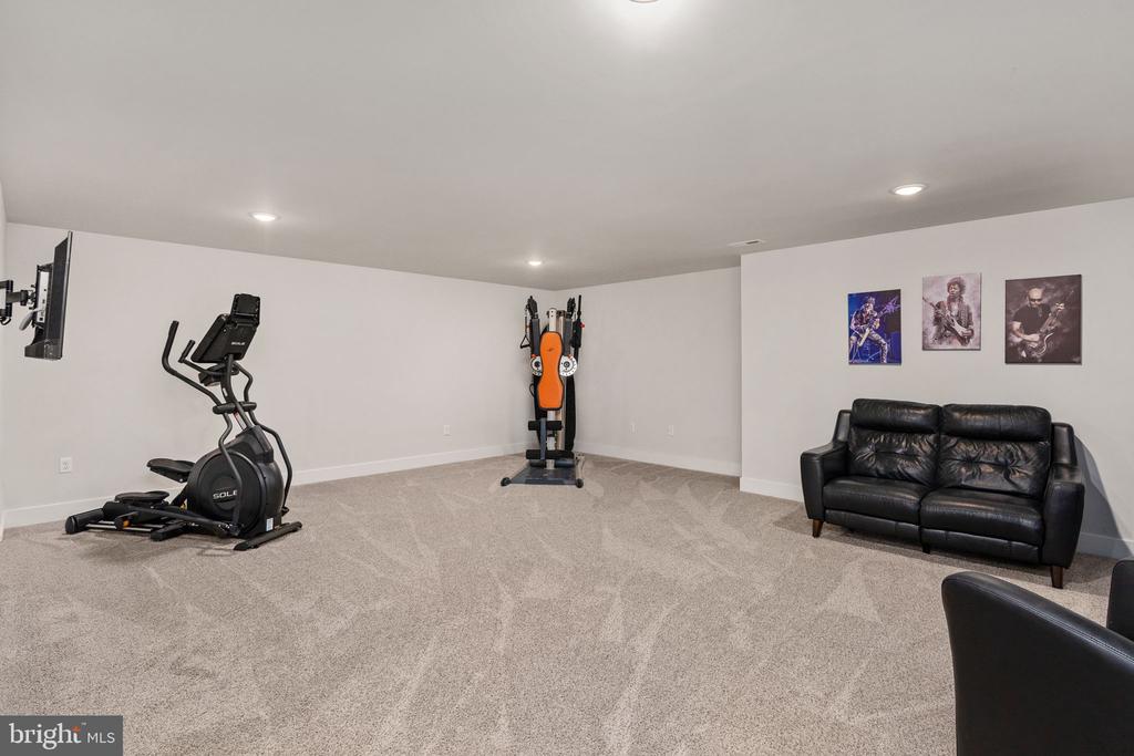 15318 RED OAK LANE