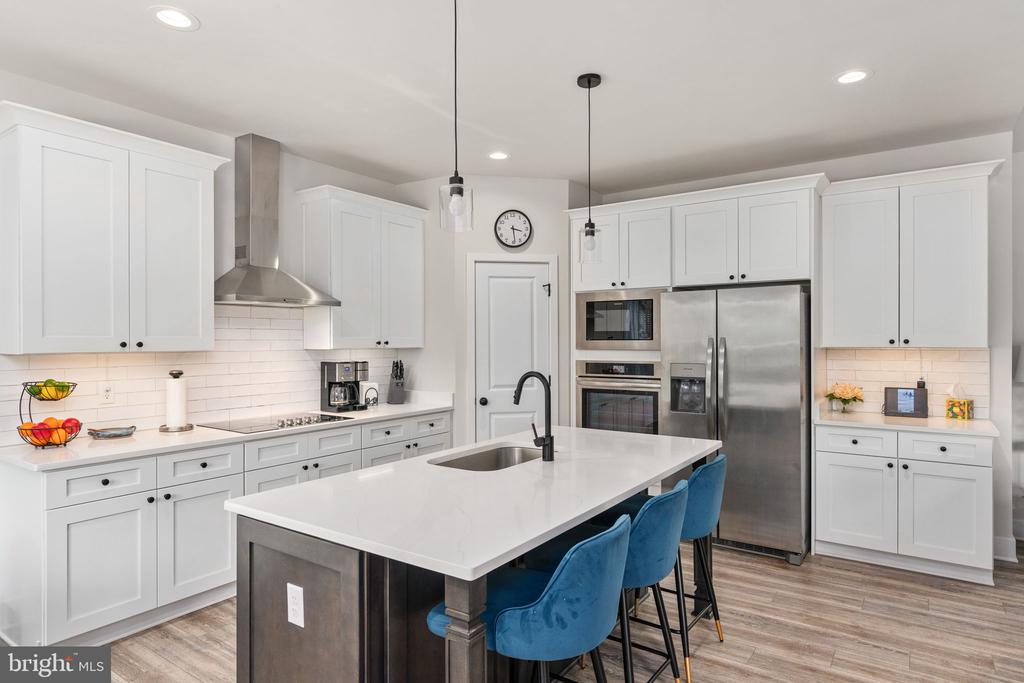 15318 RED OAK LANE