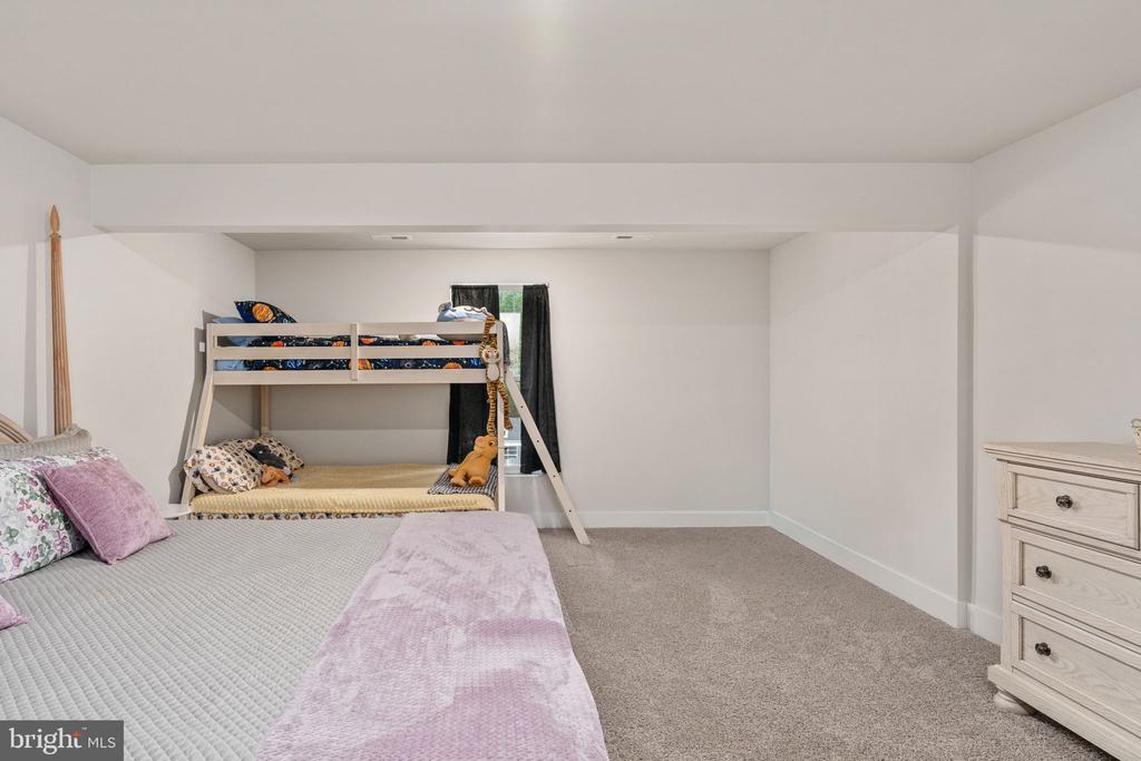 15318 RED OAK LANE