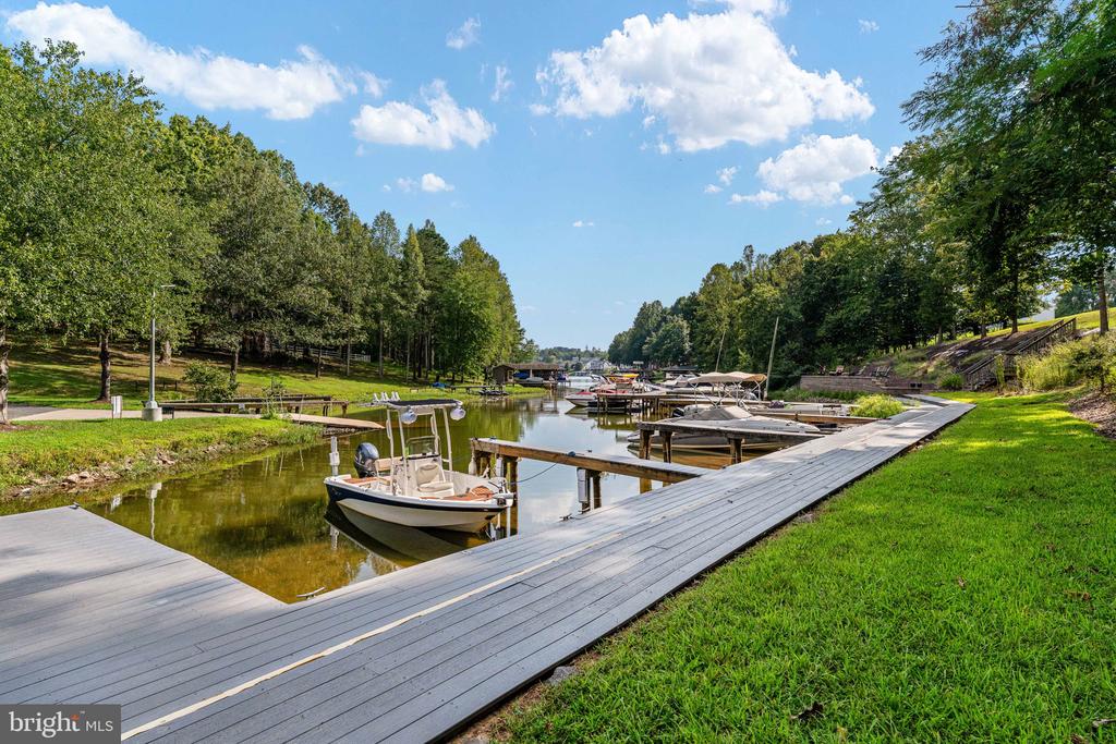 15318 RED OAK LANE