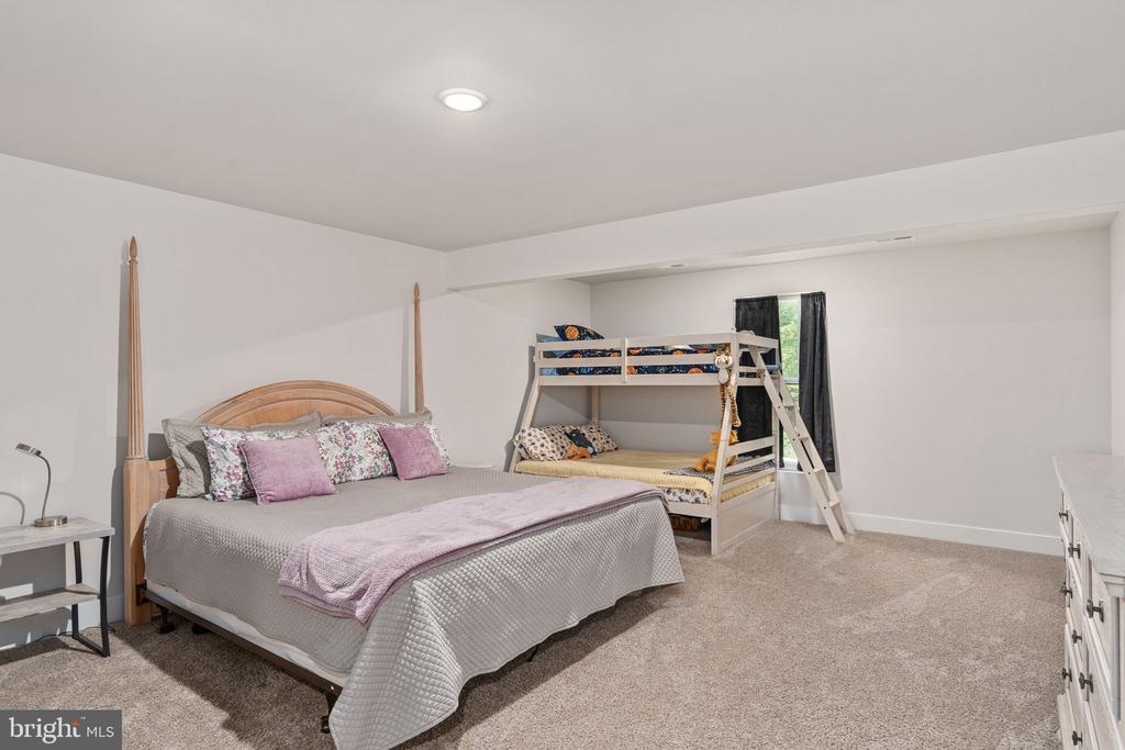 15318 RED OAK LANE
