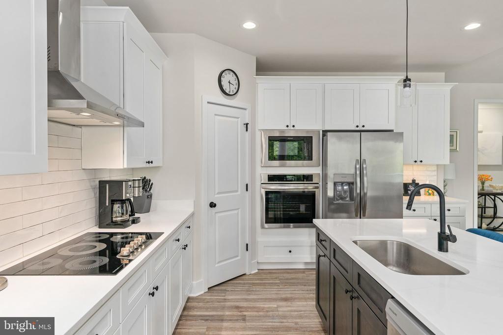 15318 RED OAK LANE