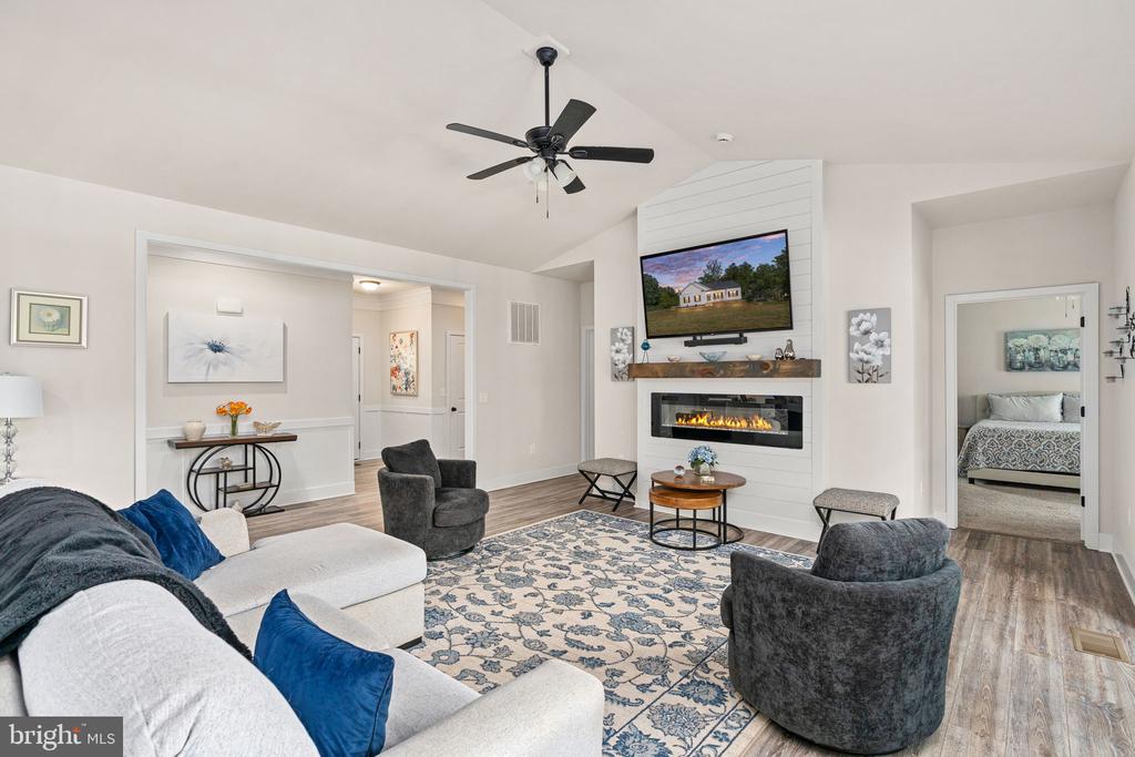 15318 RED OAK LANE