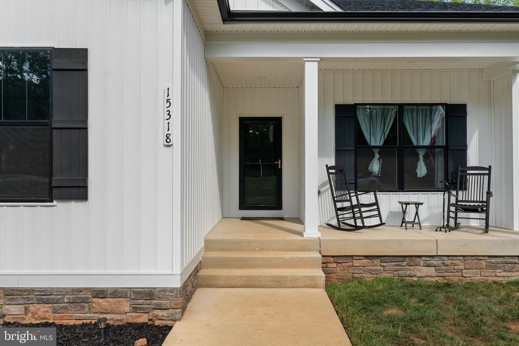 15318 RED OAK LANE
