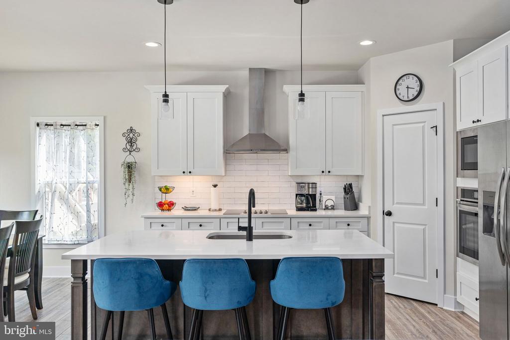 15318 RED OAK LANE