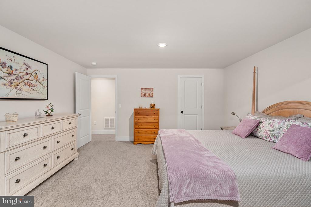 15318 RED OAK LANE