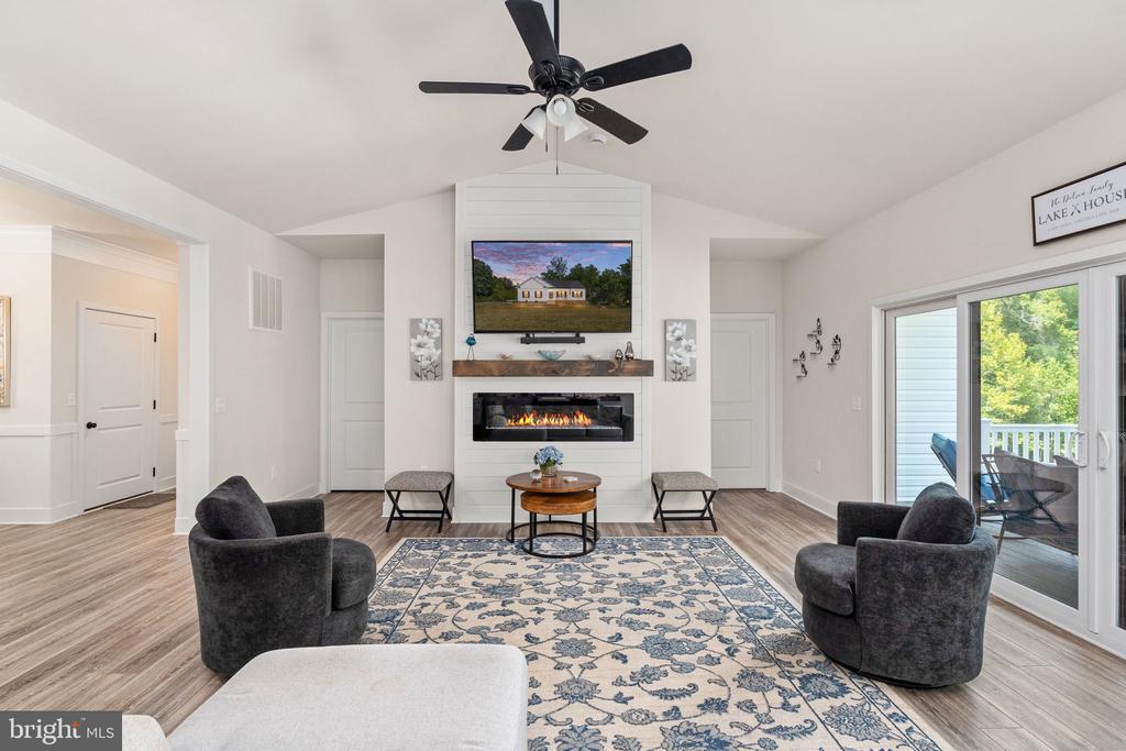 15318 RED OAK LANE