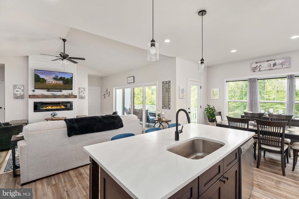 15318 RED OAK LANE