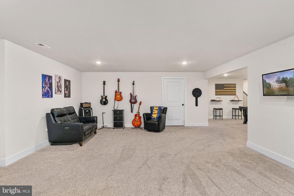 15318 RED OAK LANE