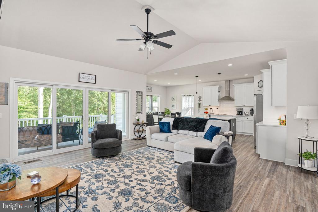 15318 RED OAK LANE