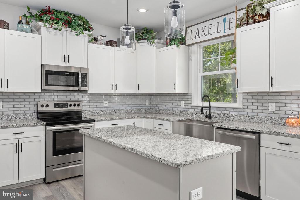 5221 WYNDEMERE CIRCLE