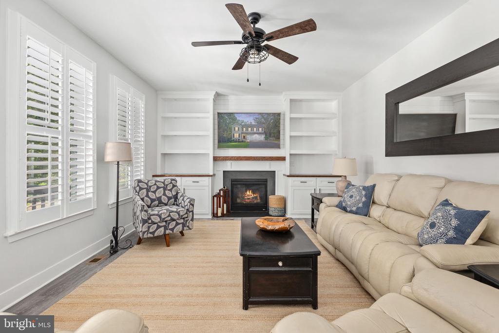 5221 WYNDEMERE CIRCLE