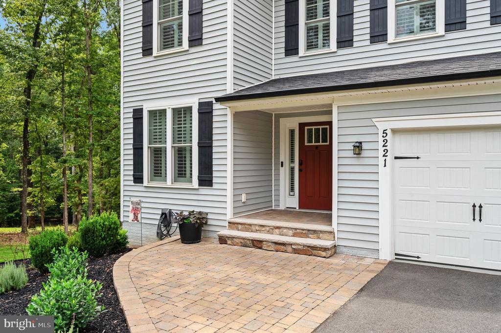 5221 WYNDEMERE CIRCLE