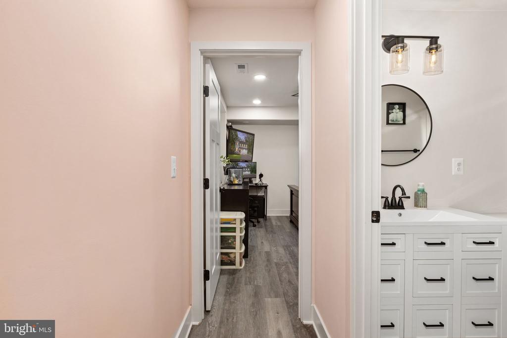 5221 WYNDEMERE CIRCLE