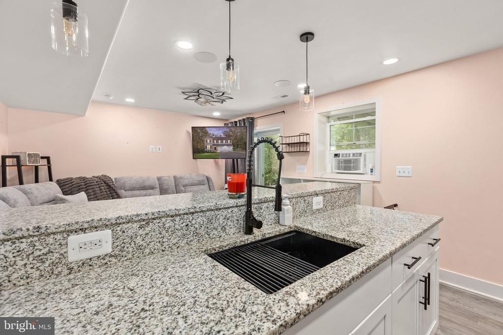 5221 WYNDEMERE CIRCLE