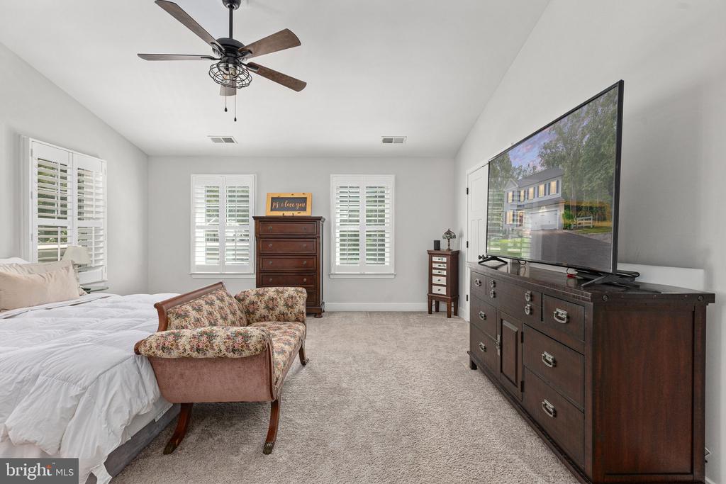 5221 WYNDEMERE CIRCLE