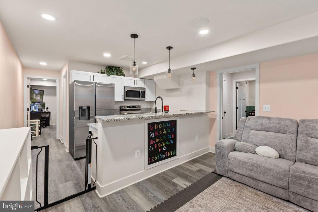 5221 WYNDEMERE CIRCLE