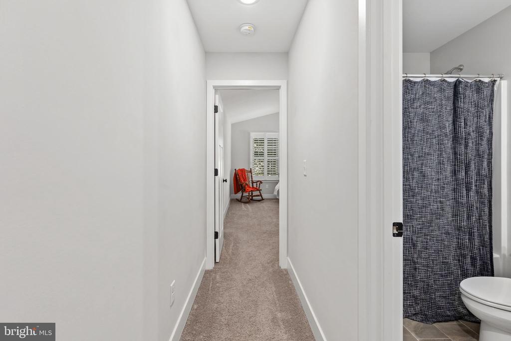 5221 WYNDEMERE CIRCLE