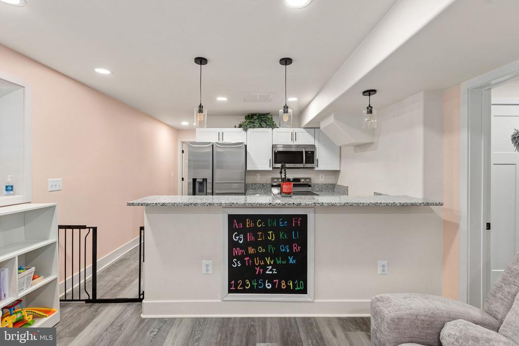 5221 WYNDEMERE CIRCLE